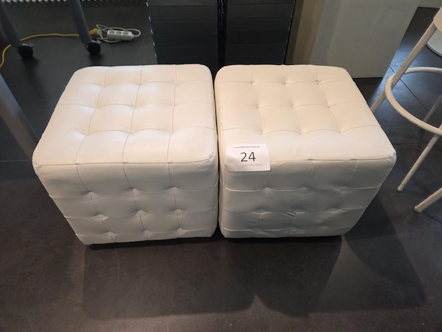 2 semi-lederen vierkante poefjes - afbeelding 1 van  2