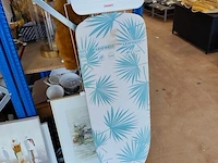 2 sets houten schoenspanners ermenegildo zegna in lederen opbergdoos, groene lederen golftas jaguar, ronde verrijdbare wasmand met verchroomd metalen frame en witte stoffen zak - afbeelding 12 van  15
