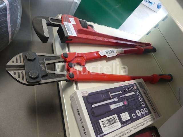 2 sets sleutels, 1 doos racagnac, 1 tang, 1 boutensnijder - afbeelding 1 van  8