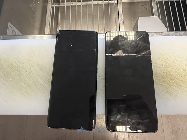 2 smartphones - afbeelding 1 van  6