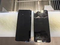 2 smartphones
