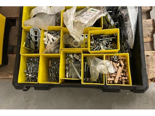 2 sorteerbakken met inhoud - afbeelding 2 van  4