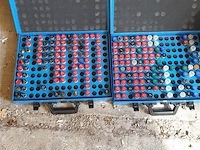 2 sorteerkoffers met ongeveer 250 sproeiers - afbeelding 1 van  1