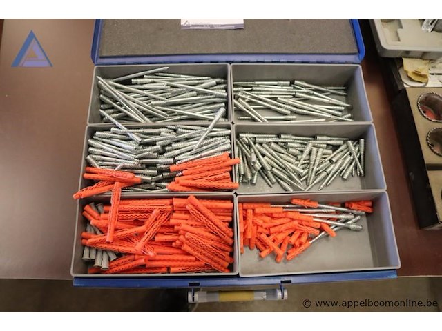 2 sorteerkoffertjes inh diverse pluggen - afbeelding 3 van  3