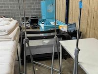 2 staande kapstokken op wielen - afbeelding 1 van  5