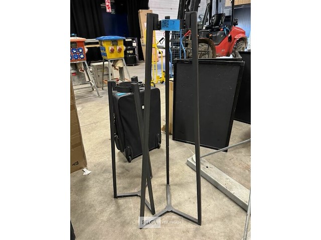 2 staanders - afbeelding 2 van  4