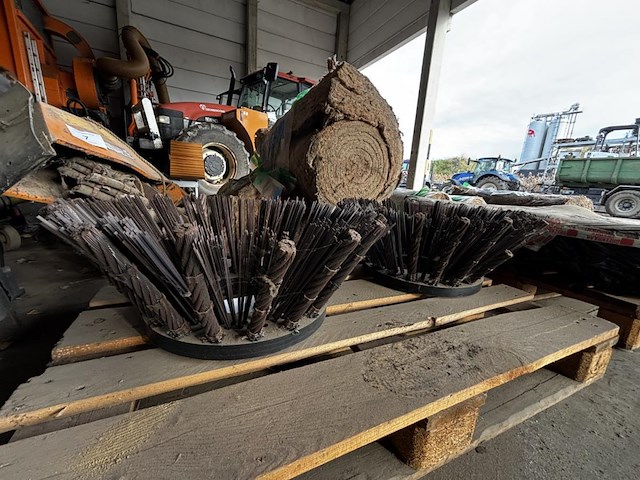 2 stalen borstels - afbeelding 2 van  3