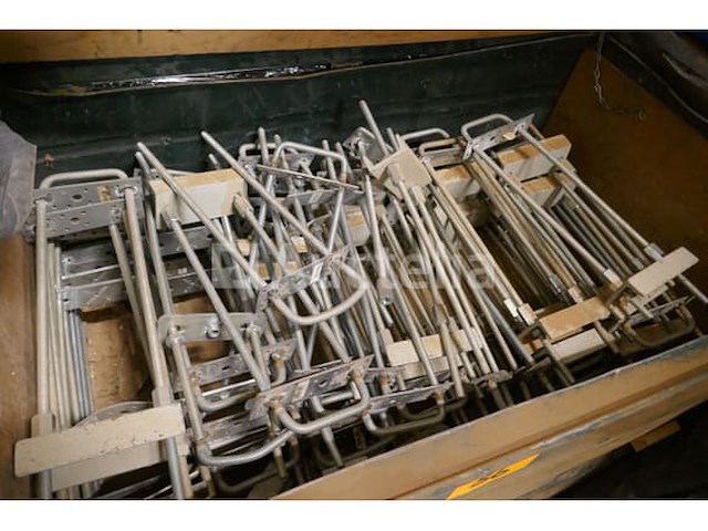 2 stalen kisten - afbeelding 1 van  5