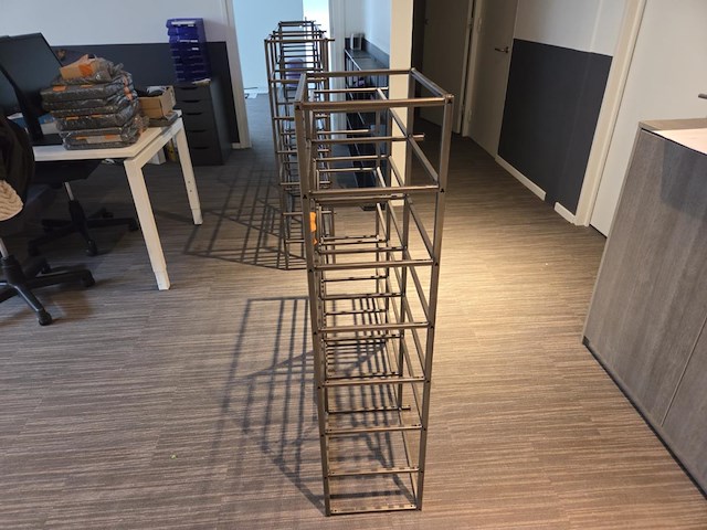 2 stalen rekken / hangconstructie - afbeelding 9 van  9