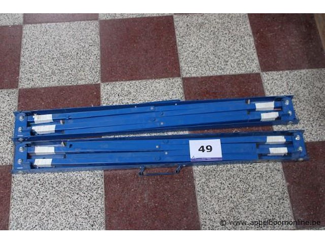 2 stalen schragen - afbeelding 1 van  1