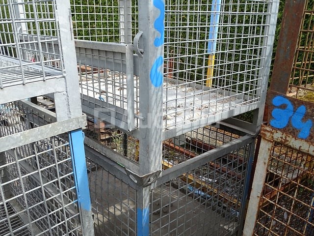 2 stapelbare metalen bakken - afbeelding 1 van  4