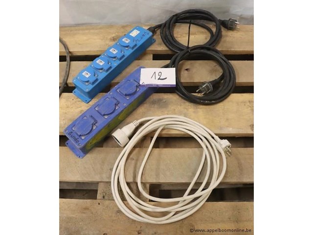 2 stekkerdozen en elektrakabel - afbeelding 1 van  1