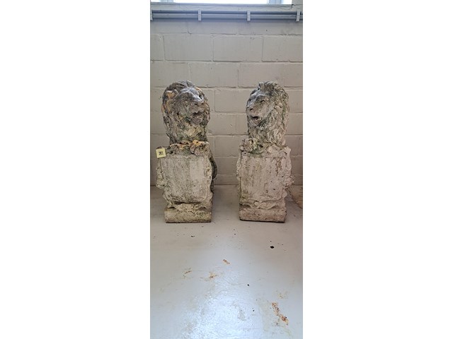 2 stenen leeuwen - afbeelding 1 van  2