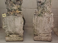 2 stenen leeuwen - afbeelding 1 van  2