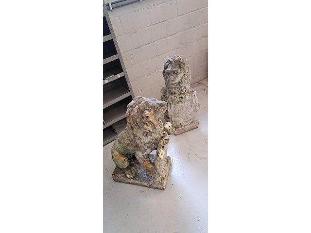 2 stenen leeuwen - afbeelding 2 van  2