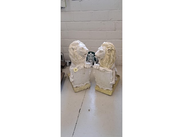 2 stenen leeuwen - afbeelding 1 van  2