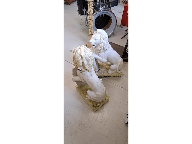 2 stenen leeuwen - afbeelding 2 van  2