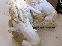 2 stenen leeuwen - afbeelding 2 van  2