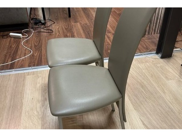 2 stoelen - afbeelding 2 van  6