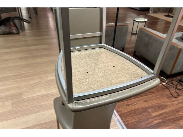 2 stoelen - afbeelding 5 van  6