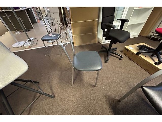 2 stoelen - afbeelding 2 van  7