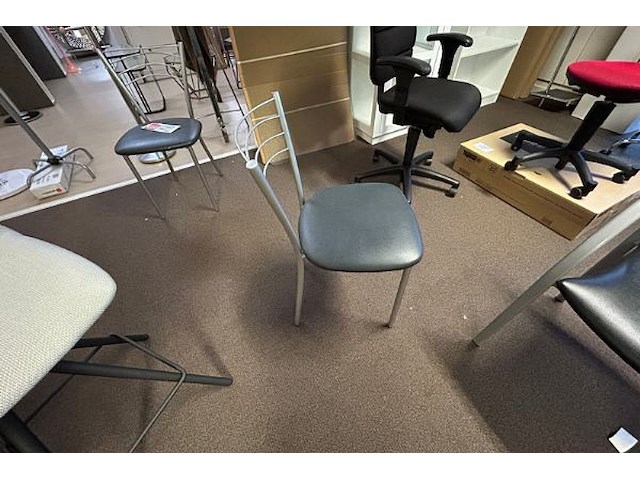 2 stoelen - afbeelding 3 van  7