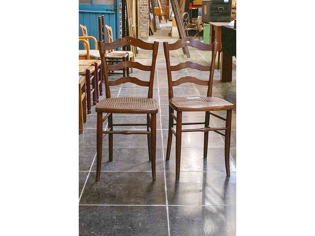 2 stoelen - afbeelding 1 van  2