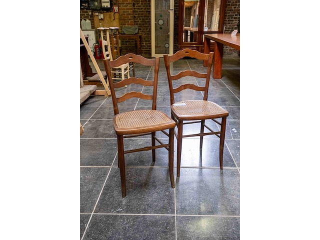 2 stoelen - afbeelding 1 van  3