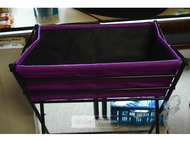 2 stoffen bloembakken op voet - afbeelding 2 van  3