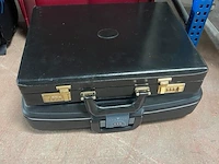 2 stoffen reiskoffers bordeaux en zwart, 2 zwarte aktetassen - afbeelding 3 van  3