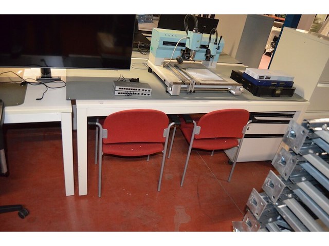 2 stoffen vergaderstoelen, rechthoekige witte tafel 100 x 200 cm (188,219) - afbeelding 1 van  7