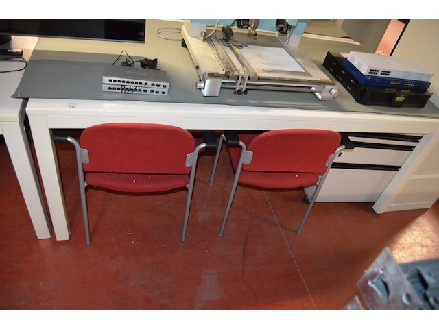 2 stoffen vergaderstoelen, rechthoekige witte tafel 100 x 200 cm (188,219) - afbeelding 3 van  7