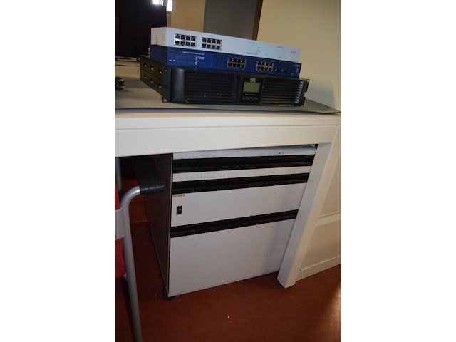 2 stoffen vergaderstoelen, rechthoekige witte tafel 100 x 200 cm (188,219) - afbeelding 5 van  7