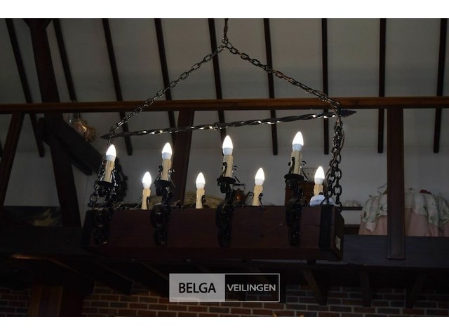 2 stuks rustieke smeedijzeren kroonluchter met houten balk met 8 lampen - afbeelding 1 van  3