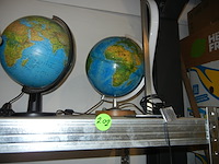 2 tafellampen en 2 wereldbollen - afbeelding 1 van  2