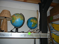 2 tafellampen en 2 wereldbollen - afbeelding 2 van  2