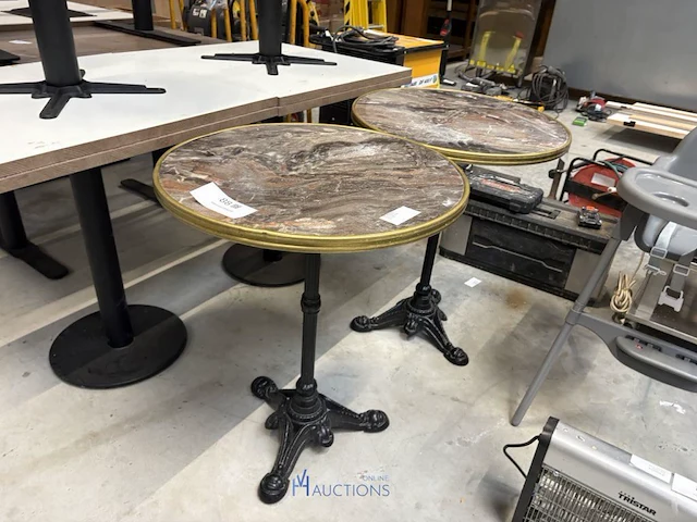 2 tafels van plm 60 x 75 cm voorzien van formica bovenblad en metalen onderstel - afbeelding 1 van  3
