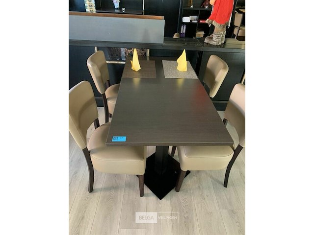 2 tafeltjes en 4 stoelen - afbeelding 1 van  4
