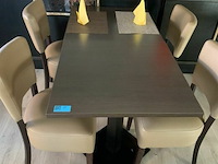 2 tafeltjes en 4 stoelen - afbeelding 1 van  4