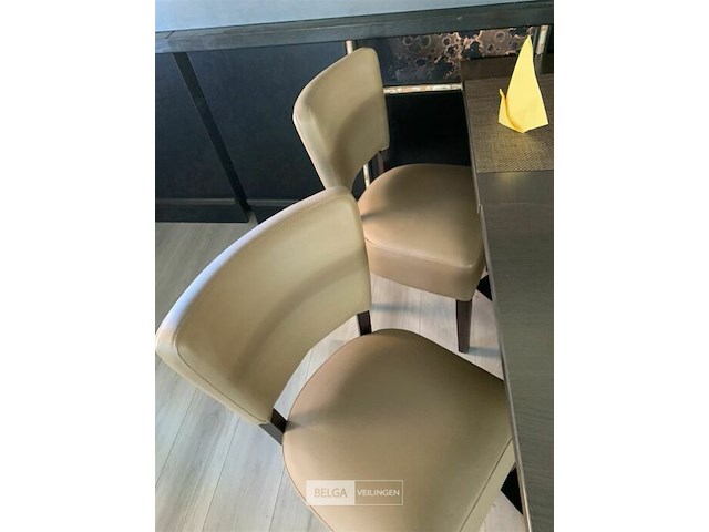 2 tafeltjes en 4 stoelen - afbeelding 2 van  4
