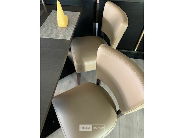 2 tafeltjes en 4 stoelen - afbeelding 3 van  4