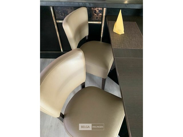 2 tafeltjes en 4 stoelen - afbeelding 2 van  2