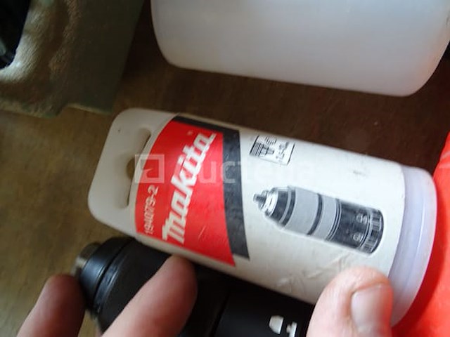 2 tanks met verschillende gereedschappen detail: . 2 mandrels. hoogtepunten (hilti, hitachi, enz.). glijmiddelen. diversen - afbeelding 3 van  17