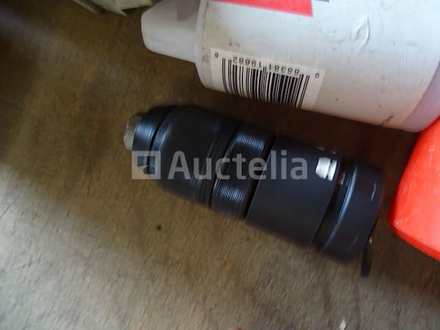 2 tanks met verschillende gereedschappen detail: . 2 mandrels. hoogtepunten (hilti, hitachi, enz.). glijmiddelen. diversen - afbeelding 4 van  17