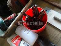 2 tanks met verschillende gereedschappen detail: . 2 mandrels. hoogtepunten (hilti, hitachi, enz.). glijmiddelen. diversen - afbeelding 7 van  17
