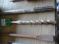 2 tanks met verschillende gereedschappen detail: . 2 mandrels. hoogtepunten (hilti, hitachi, enz.). glijmiddelen. diversen - afbeelding 12 van  17