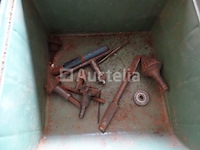 2 tanks met verschillende gereedschappen detail: . 2 mandrels. hoogtepunten (hilti, hitachi, enz.). glijmiddelen. diversen - afbeelding 15 van  17