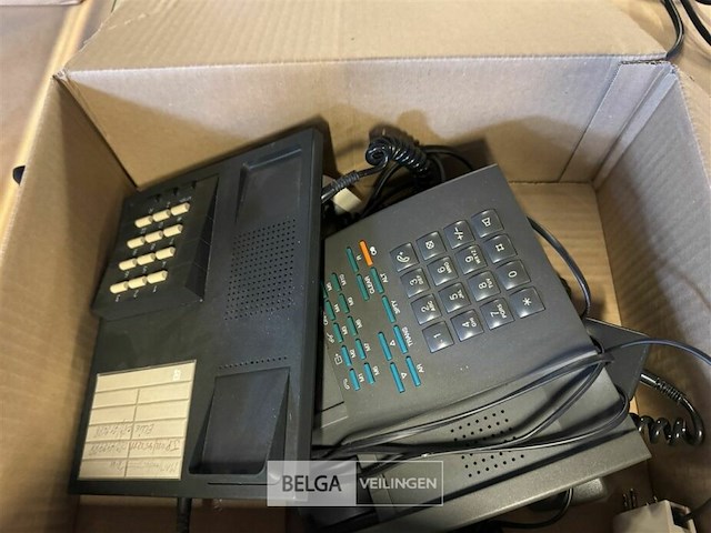 2 telefoons - afbeelding 1 van  2