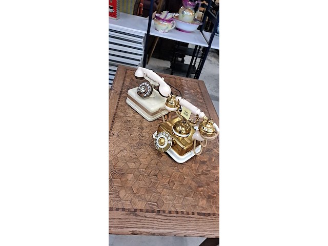 2 telefoons - afbeelding 1 van  3