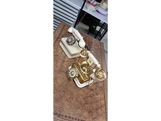 2 telefoons - afbeelding 2 van  3